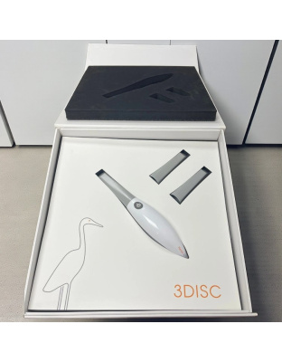 Open box of a 3DISC Heron intraoral scanner showing the handpiece and two tips neatly arranged in white packaging.